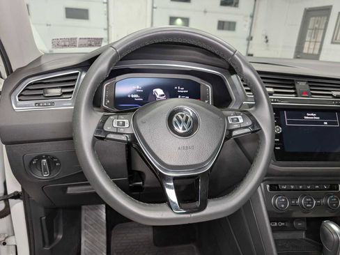 Used 2020 Volkswagen Tiguan SEL image 37