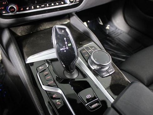 Used 2023 BMW 530e w/ M Sport Package image 23