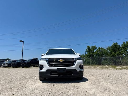 Used 2023 Chevrolet Traverse LT FWD image 3