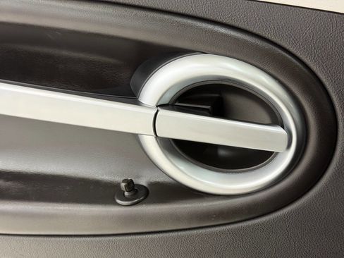 Used 2004 Chevrolet SSR w/ Preferred Equipment Group image 44