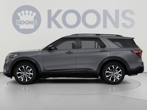 Used 2025 Ford Explorer ST-Line w/ ST-Line Street Pack AWD/4WD image 2