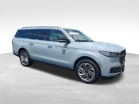 Used 2026 Lincoln Navigator L Reserve AWD/4WD image 7