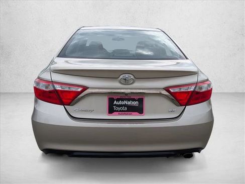 Used 2015 Toyota Camry SE w/ Moonroof Package image 7