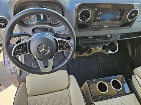 Used 2023 Mercedes-Benz Sprinter 2500 image 25