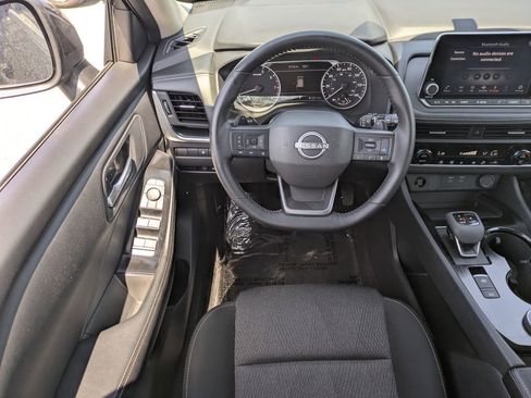 Used 2025 Nissan Rogue SV image 17