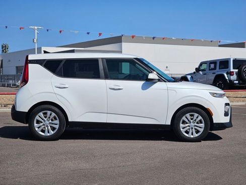 Used 2022 Kia Soul LX FWD image 4