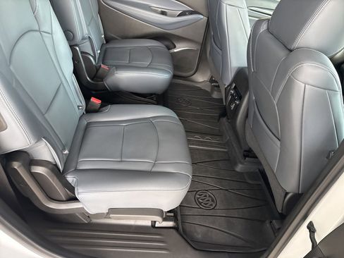 Used 2022 Buick Enclave Essence image 32