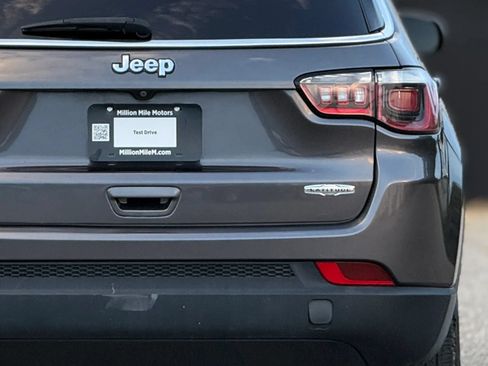 Used 2019 Jeep Compass Latitude w/ Cold Weather Group AWD/4WD image 14