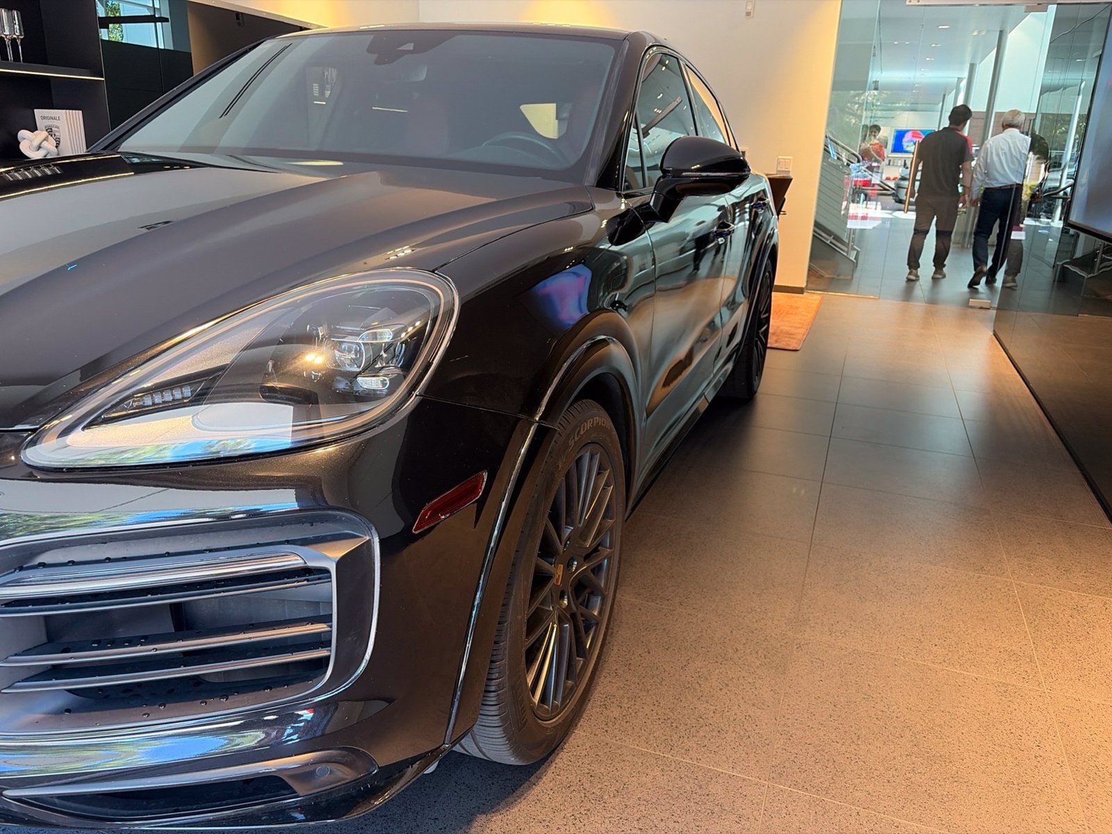 Used 2023 Porsche Cayenne GTS AWD/4WD image 3