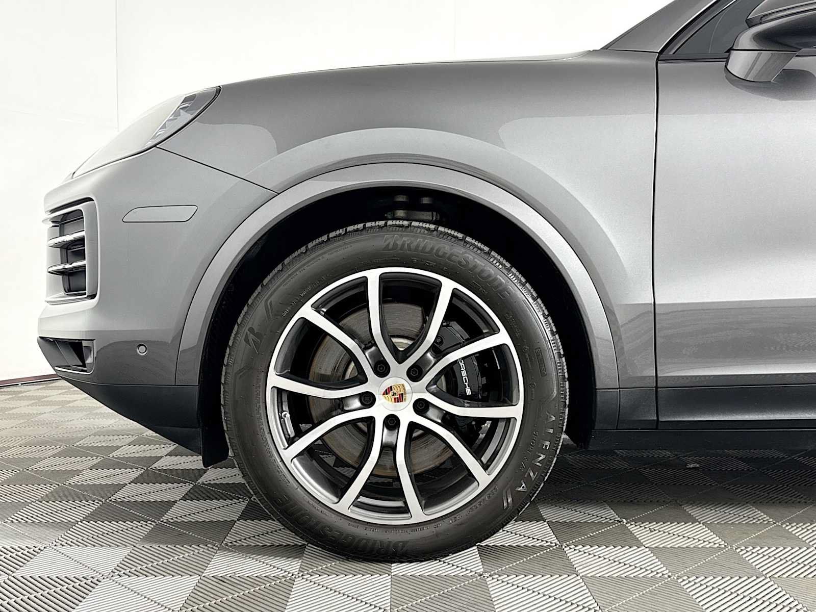 Used 2025 Porsche Cayenne S AWD/4WD image 29