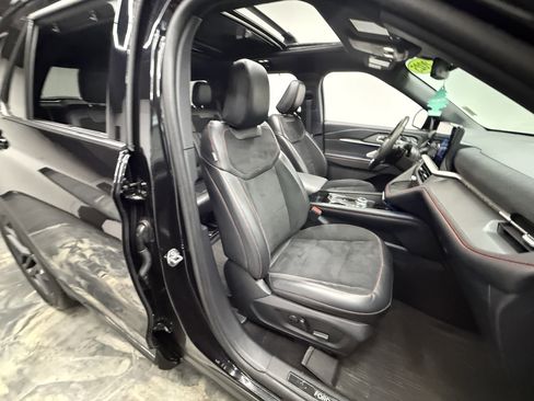 Used 2025 Ford Explorer ST image 28