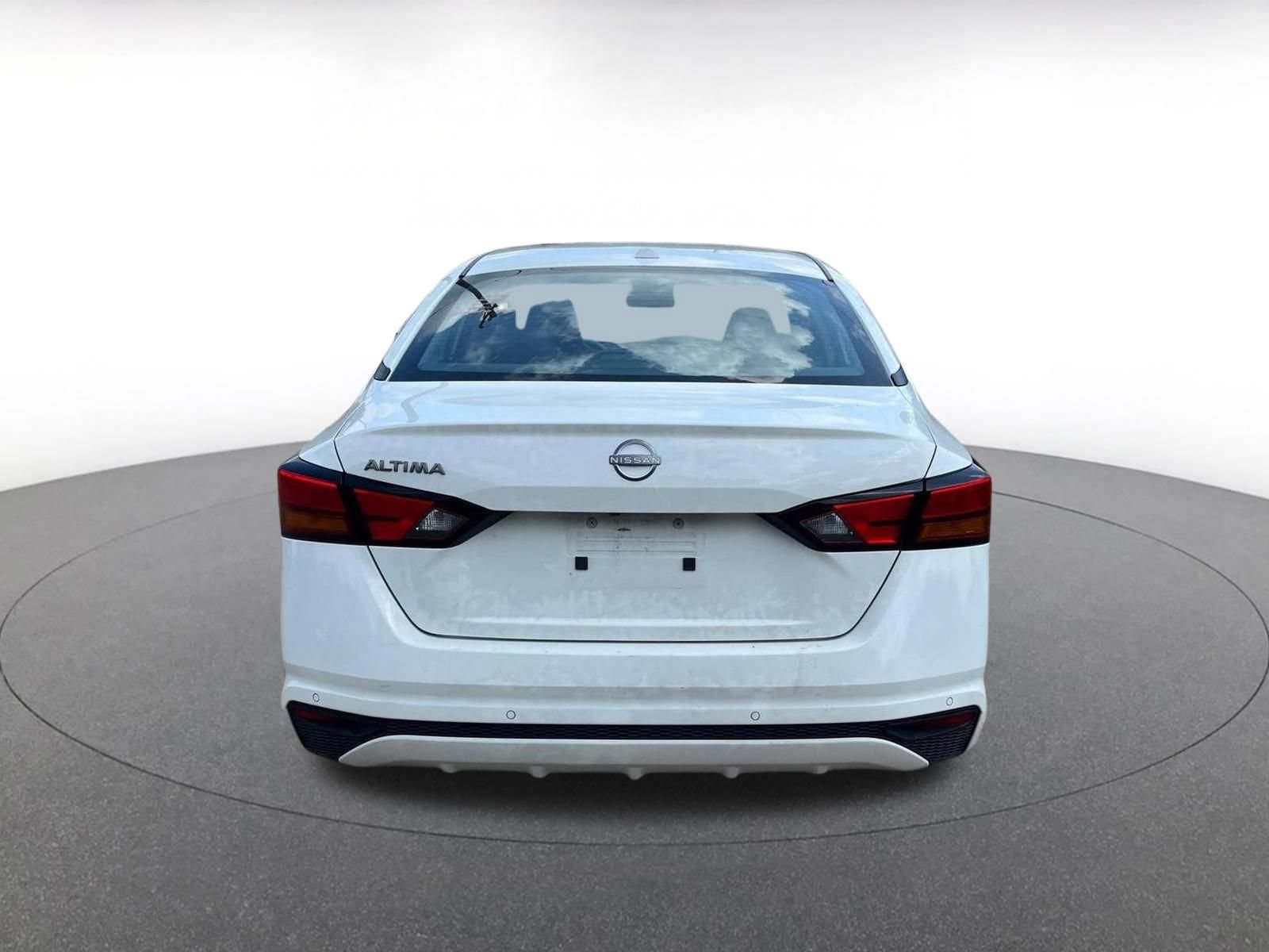 Used 2025 Nissan Altima 2.5 SV FWD image 14