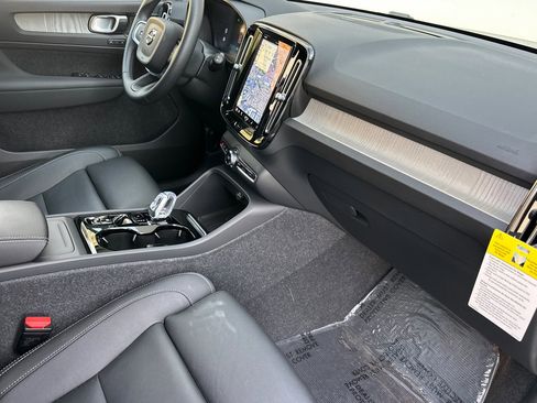 New 2025 Volvo XC40 B5 Plus w/ Climate Package image 17