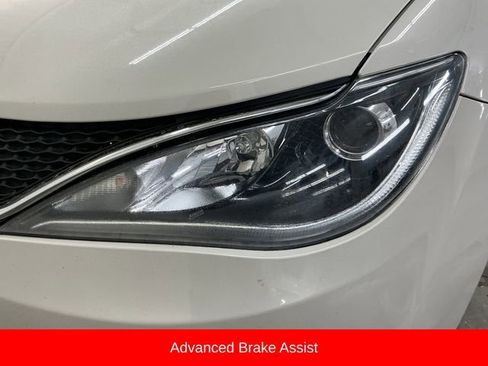 Used 2017 Chrysler Pacifica Limited w/ UConnect Theater Package image 17