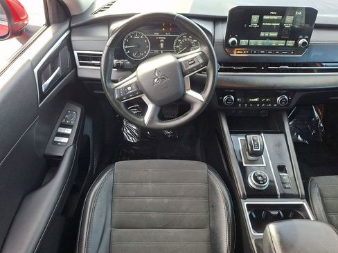 Used 2024 Mitsubishi Outlander SE image 14