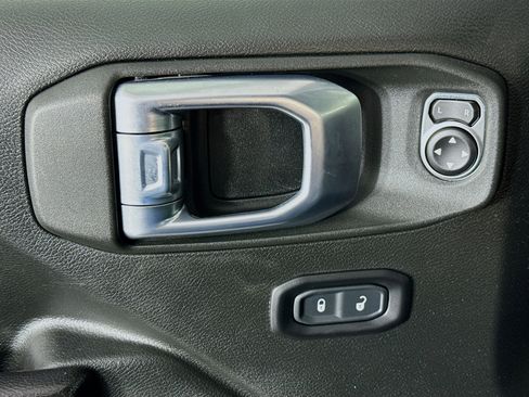 Used 2021 Jeep Wrangler Unlimited Sport image 23