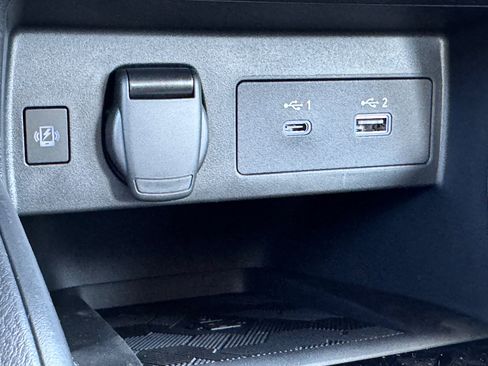 New 2025 Nissan Versa SR w/ Trunk Package image 14