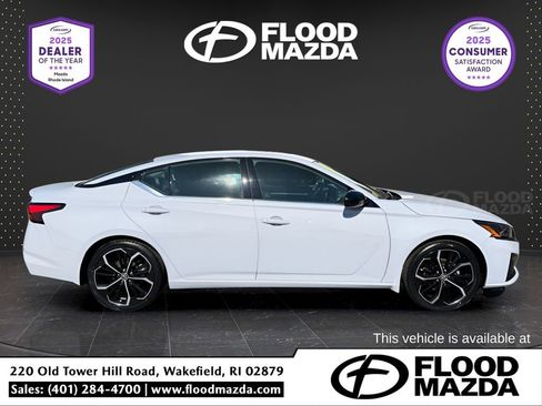 Used 2023 Nissan Altima 2.5 SR w/ SR Premium Package image 6