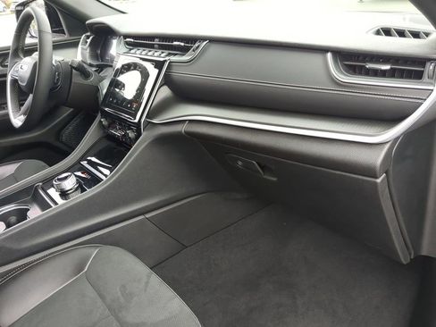 Used 2024 Jeep Grand Cherokee Altitude image 19