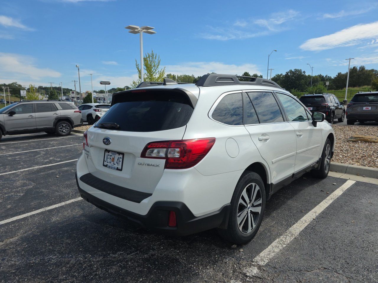 Used 2018 Subaru Outback 2.5i Limited AWD/4WD image 5