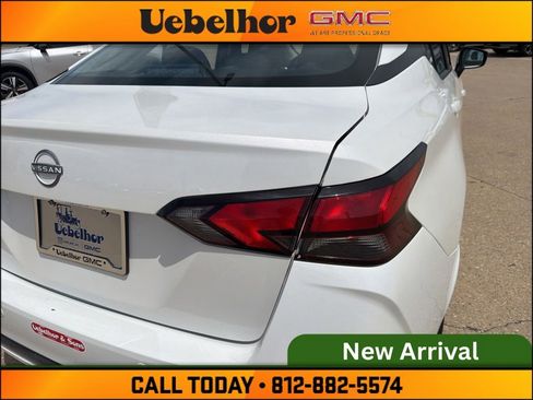 Used 2025 Nissan Versa SV w/ Trunk Package FWD image 8