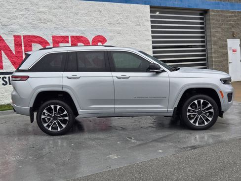 Used 2022 Jeep Grand Cherokee Overland w/ MOPAR Finishing Package AWD/4WD image 8
