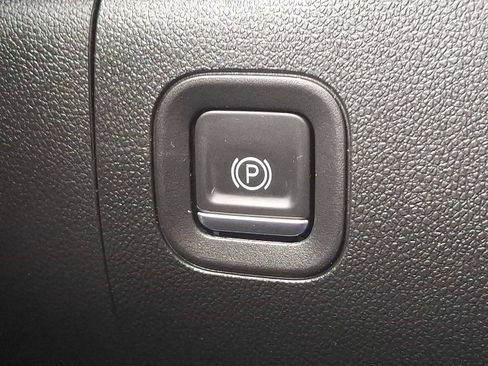 Used 2020 Chevrolet Silverado 1500 Custom w/ Custom Value Package image 25