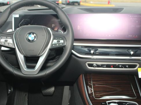 New 2026 BMW X5 xDrive40i w/ Climate Comfort Package image 18