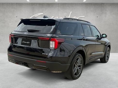 Used 2025 Ford Explorer ST-Line w/ ST-Line Street Pack AWD/4WD image 17