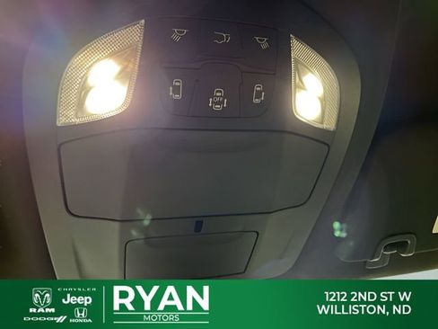 New 2026 Chrysler Pacifica Select AWD/4WD image 33
