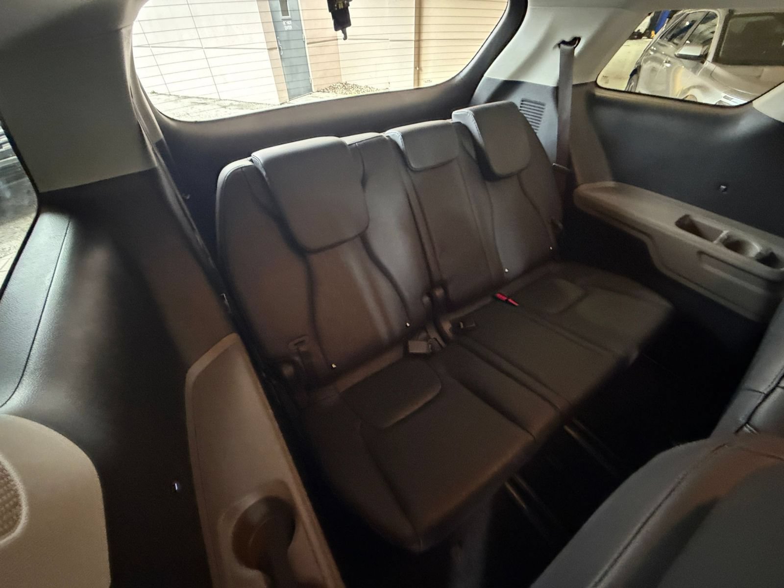 Used 2026 Kia Carnival FWD image 26
