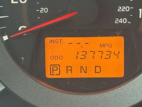 Used 2012 Toyota RAV4 FWD V6 w/ Upgrade Value Pkg image 12