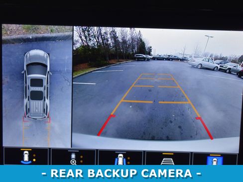 Used 2022 Chevrolet Traverse RS image 15