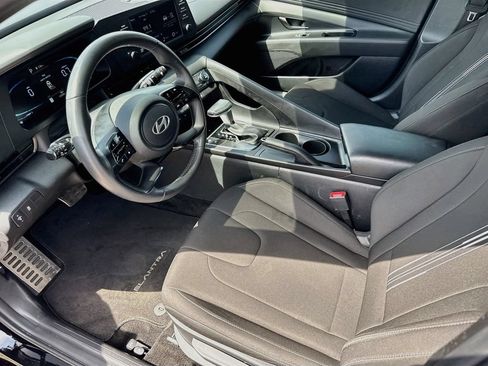 Used 2025 Hyundai Elantra Sport FWD image 25