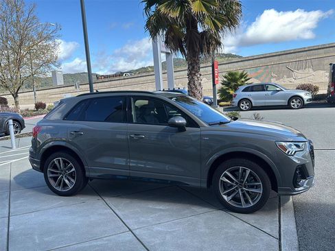 Used 2025 Audi Q3 2.0T Premium w/ Convenience Package image 5