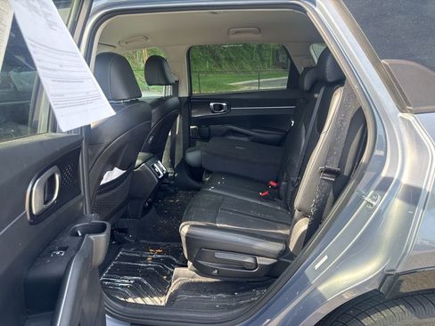 Used 2022 Kia Sorento S image 21