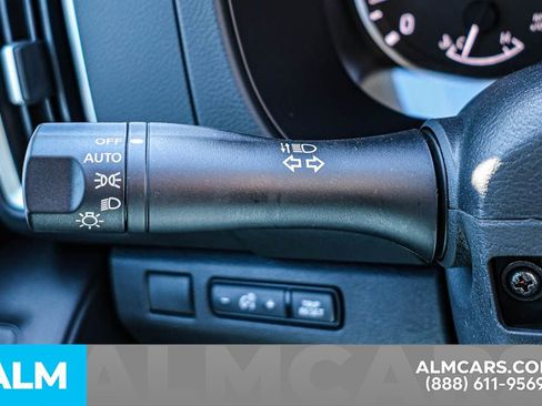 Certified 2025 Nissan Frontier SV image 33