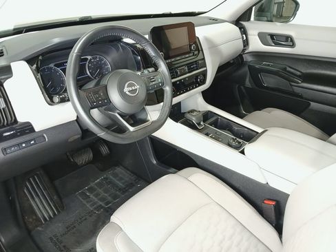 Used 2024 Nissan Pathfinder SV w/ SV Premium Package AWD/4WD image 17