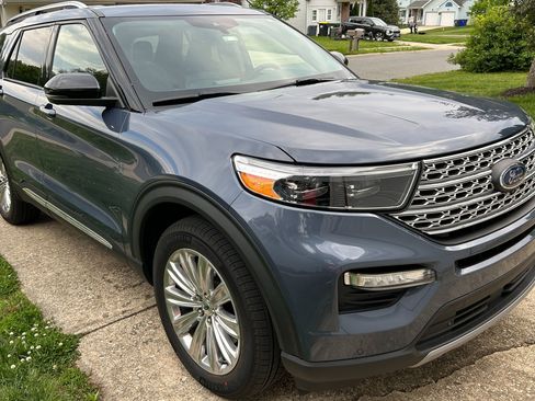 Used 2021 Ford Explorer Limited w/ Hybrid Equipment Group 310A AWD/4WD image 2