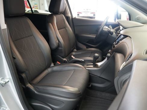 Used 2020 Chevrolet Trax LT w/ LT Convenience Package image 31