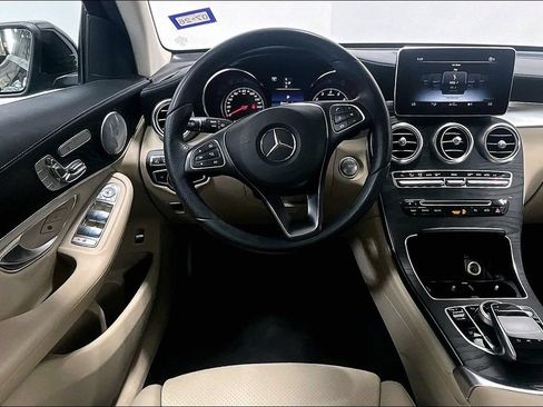 Used 2017 Mercedes-Benz GLC 300 4MATIC image 6