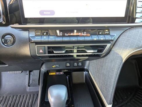 Used 2025 Toyota Camry XLE image 15