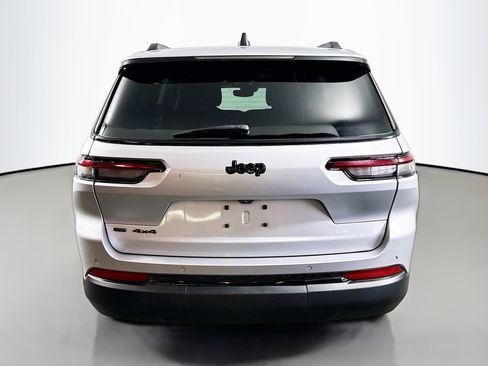 Used 2022 Jeep Grand Cherokee L Laredo image 6