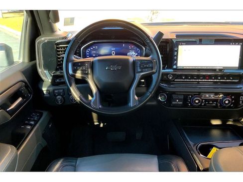 Used 2024 Chevrolet Silverado 2500 ZR2 w/ Technology Package image 6