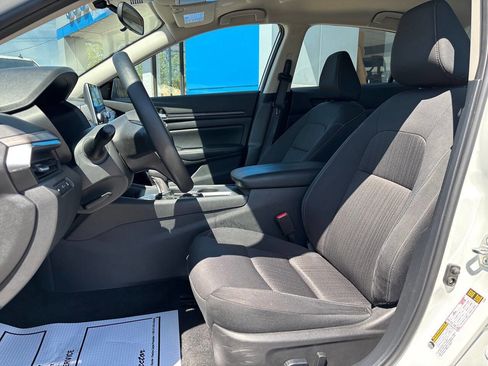 Used 2025 Nissan Altima 2.5 SV image 10