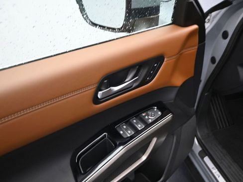 Used 2024 Nissan Pathfinder Platinum w/ Cargo Package image 11