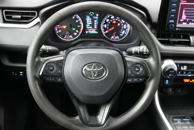 Used 2021 Toyota RAV4 XLE w/ Convenience Package FWD image 25