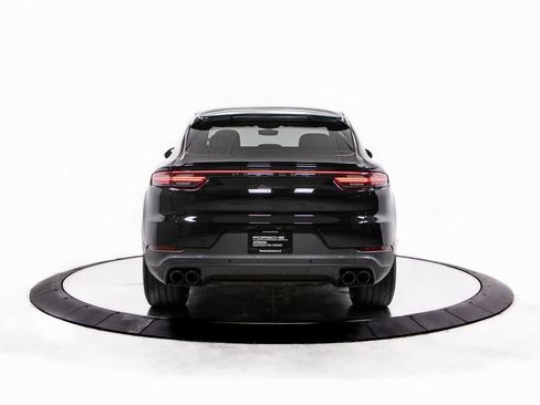 Certified 2022 Porsche Cayenne Coupe image 6