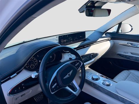 Used 2025 Genesis GV70 3.5T Sport w/ Sport Advanced Package image 9