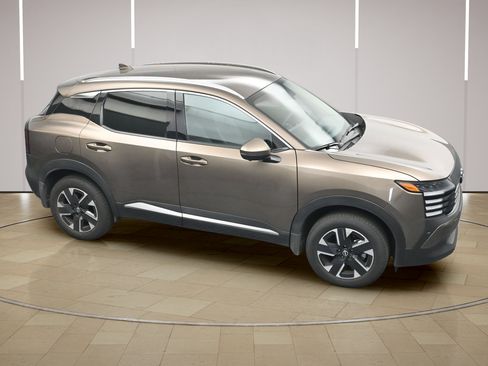 Certified 2025 Nissan Kicks SR FWD image 30